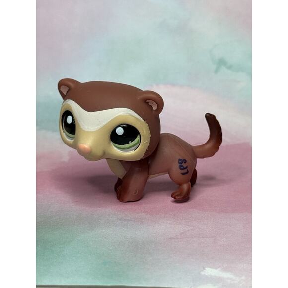 Authentic LPS Littlest Pet Shop #1026 Brown Cream White Ferret Green Dot Eyes - Picture 2 of 8